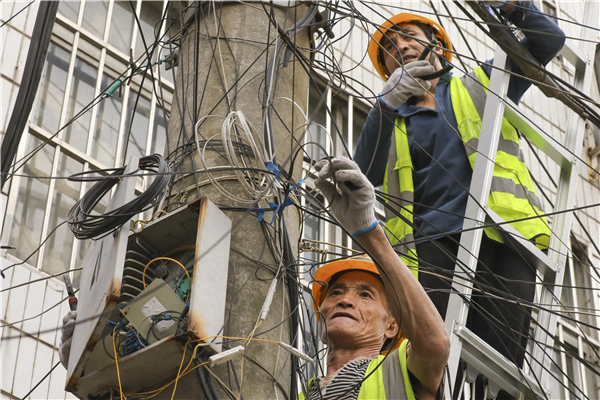 �W����������