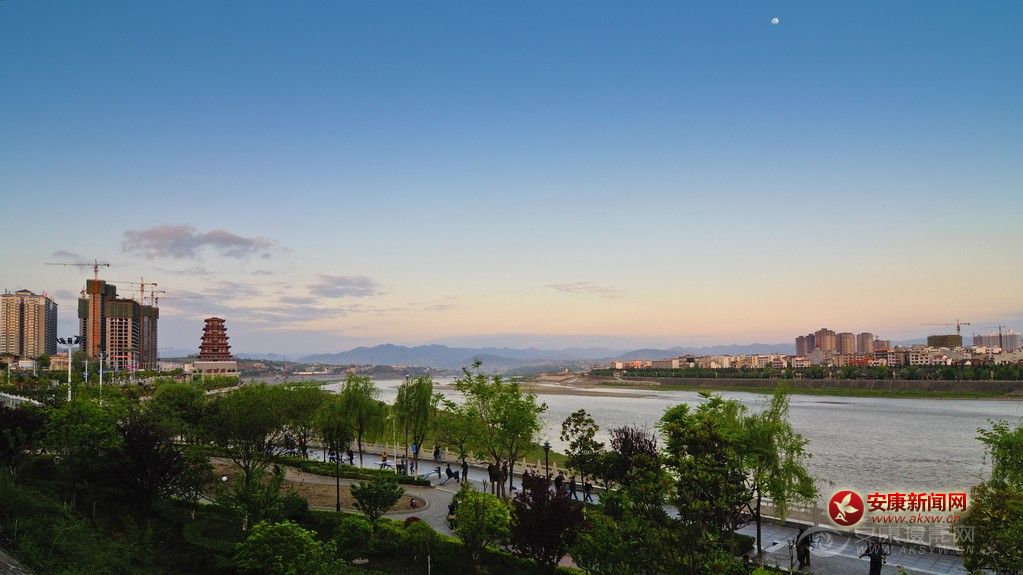 ���B����